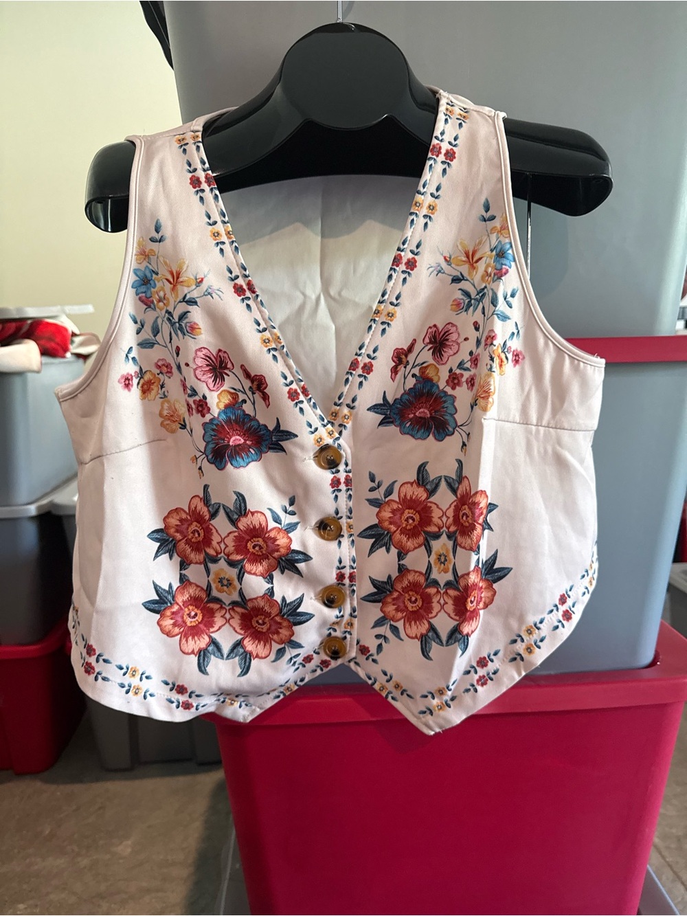 Floral Embroidered V-Neck Crop Vest - White with Multicolor Flowers mp33